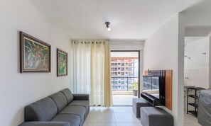 Departamento básico | Área de sala de estar | Smart TV de 32 pulgadas con canales digitales 