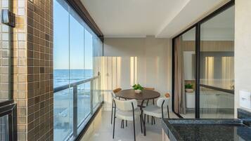 Basic Apartment | Dining