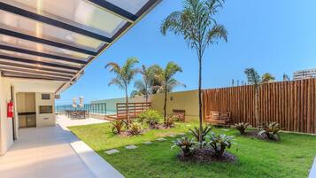 Basic Apartment | Terrace/patio