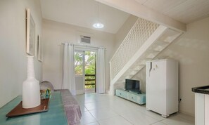 Basic Apartment | Living area - Apt Just Steps From the Beach and Tamar Project CVI (Mata de São João)