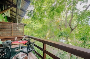 تناول الطعام بالخارج