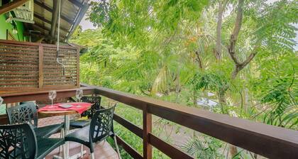 Apt Just Steps From the Beach and Tamar Project CVI