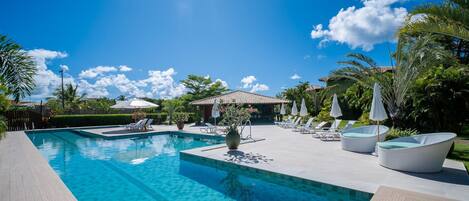 Açık yüzme havuzu