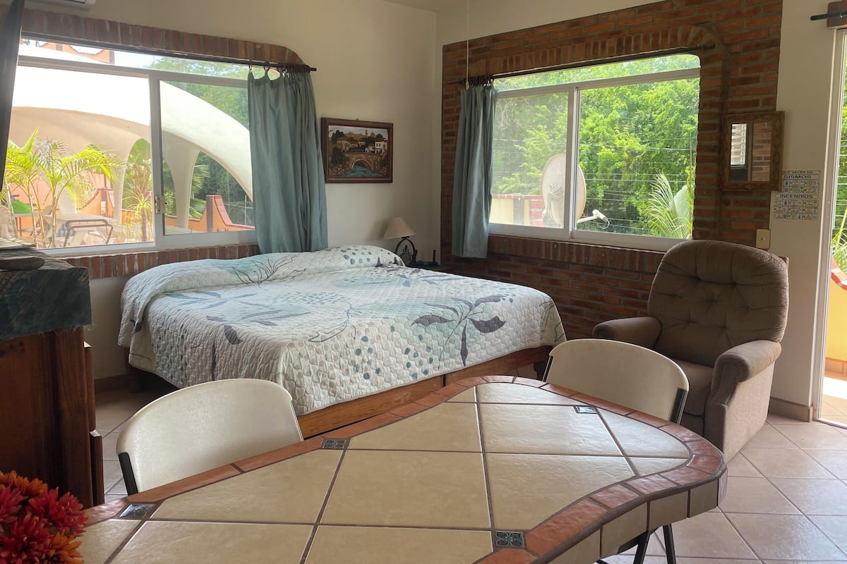 Suite estudio | Muebles diferentes, wifi gratis y ropa de cama