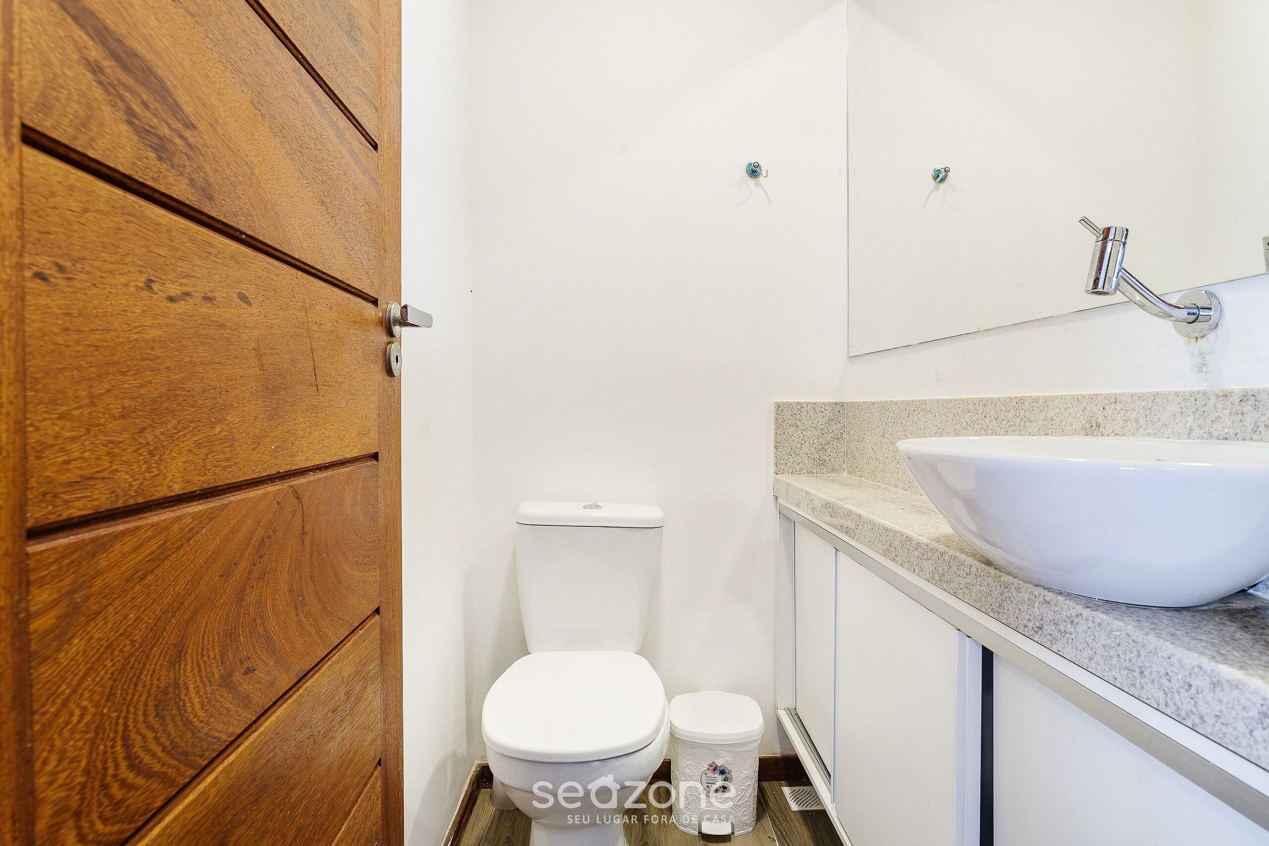 Basic Apartment | Bathroom