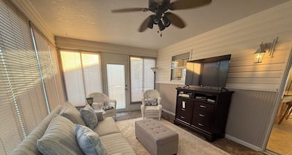 LOCATION! 2B2B House, The Villages, FL. Sleeps 6. Minutes Sumter & BRWD Squares