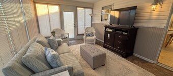 LOCATION! 2B2B House, The Villages, FL. Sleeps 6. Minutes Sumter & BRWD Squares