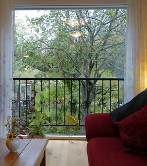 TV, fireplace, stereo
