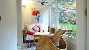 テレビ、暖炉、ステレオ