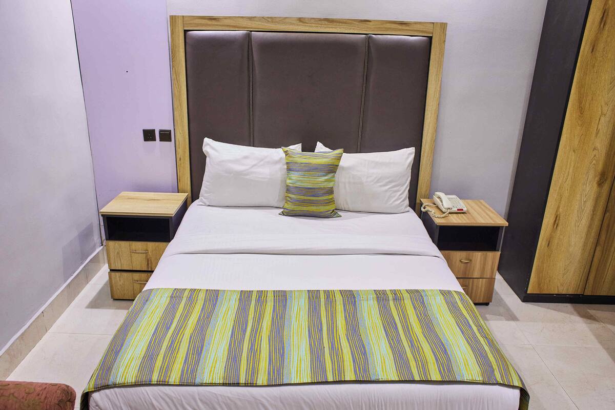 Quarto superluxo | Escrivaninha, quartos à prova de som, ferros/tábuas de passar roupa