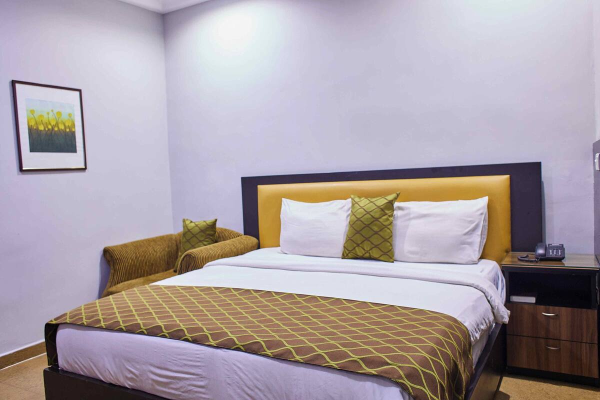 Quarto luxo | Escrivaninha, quartos à prova de som, ferros/tábuas de passar roupa