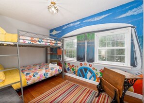 7 bedrooms, in-room safe, desk, iron/ironing board