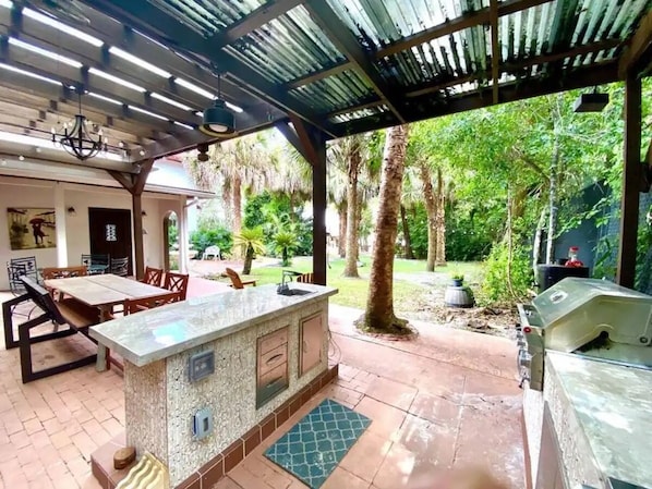 Outdoor dining