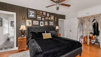 7 室のベッドルーム、デスク、アイロン / アイロン台、旅行用ベビーベッド