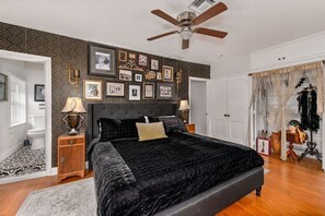 7 عدّة غرف نوم ومكتب ومكواة/لوح كي وسرير سفر