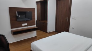 Economy Double Room | Premium bedding, laptop workspace, free WiFi - Dreamland Resort (Kaladhungi)
