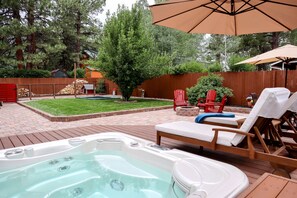 Outdoor spa tub - Forest Retreat at Canyon Loop (Flagstaff)