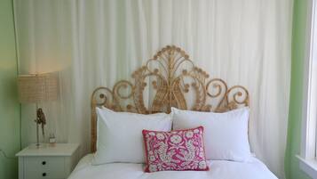 3 slaapkamers, een strijkplank/strijkijzer, gratis wifi, beddengoed