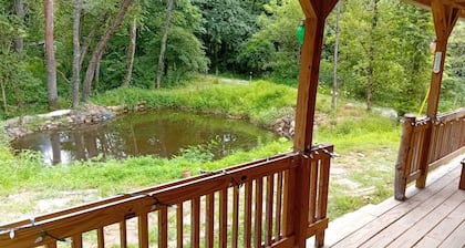 "Laurentius" cozy one room cabin on a Koi Pond