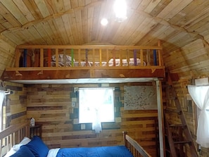 WiFi, bed sheets - "Laurentius" cozy one room cabin on a Koi Pond (Athens)
