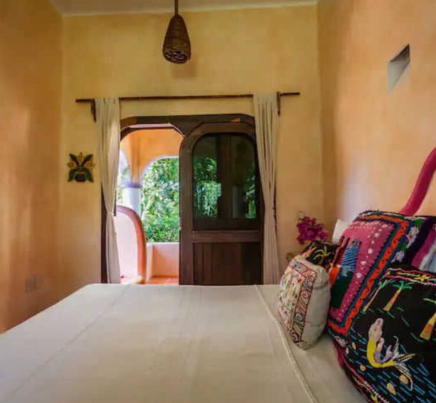 1 多间卧室、上网接入、床单