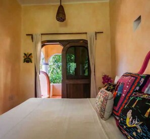 1 bedroom, WiFi, bed sheets - Tiny Condo, Endless Beach (Troncones)