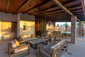 Outdoor dining - Casa Hacienda - Best Amenities For Large Groups (Cabo San Lucas)