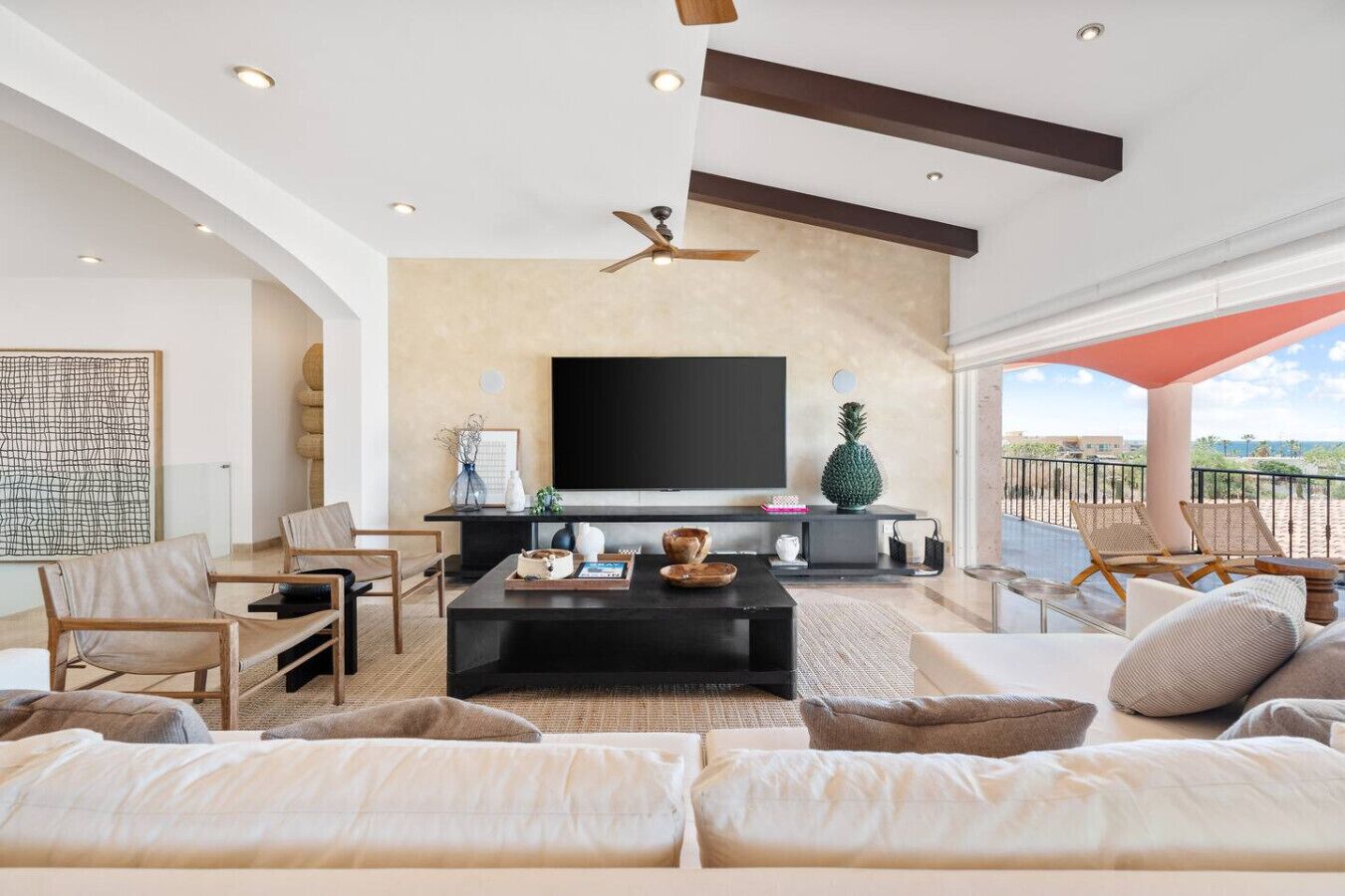 Fernseher, Kamin, Stereoanlage