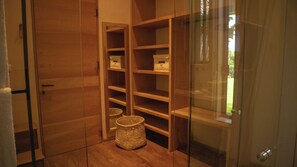 Deluxe Cottage, 4 Bedrooms, Private Pool, Garden View | Bathroom | Free toiletries, soap, shampoo, toilet paper