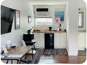 Dining - The Apollo 13 Houston Hip Studio Creative Montrose Walkable Area. (Houston)