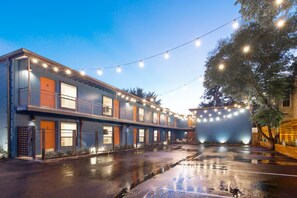 Exterior - The Apollo 13 Houston Hip Studio Creative Montrose Walkable Area. (Houston)