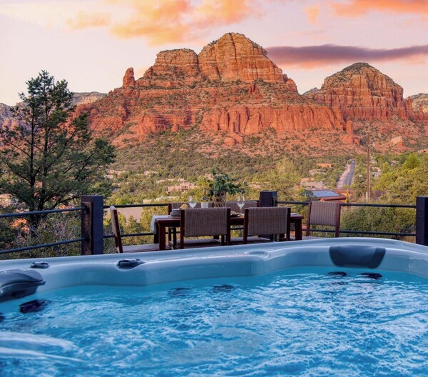 Mid-century Gem W/ Views, Hot Tub & Sunroom Lounge Red Rock Haven By Avantstay - Sedona, AZ
