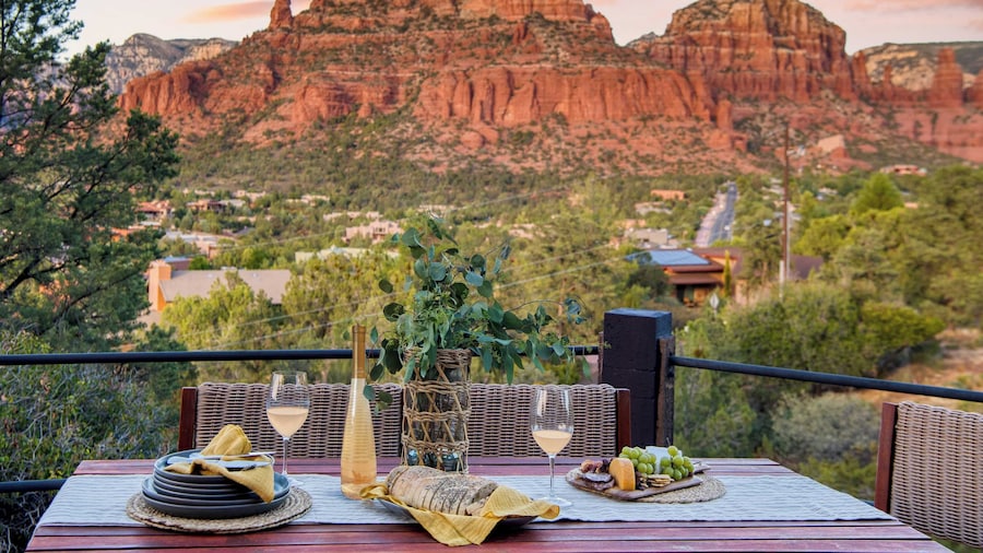 Mid-century Gem w/ Views, Hot Tub & Sunroom Lounge Red Rock Haven by Avantstay