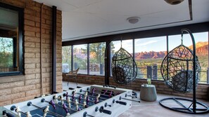 Interior - Mid-century Gem w/ Views, Hot Tub & Sunroom Lounge Red Rock Haven by Avantstay (Sedona)