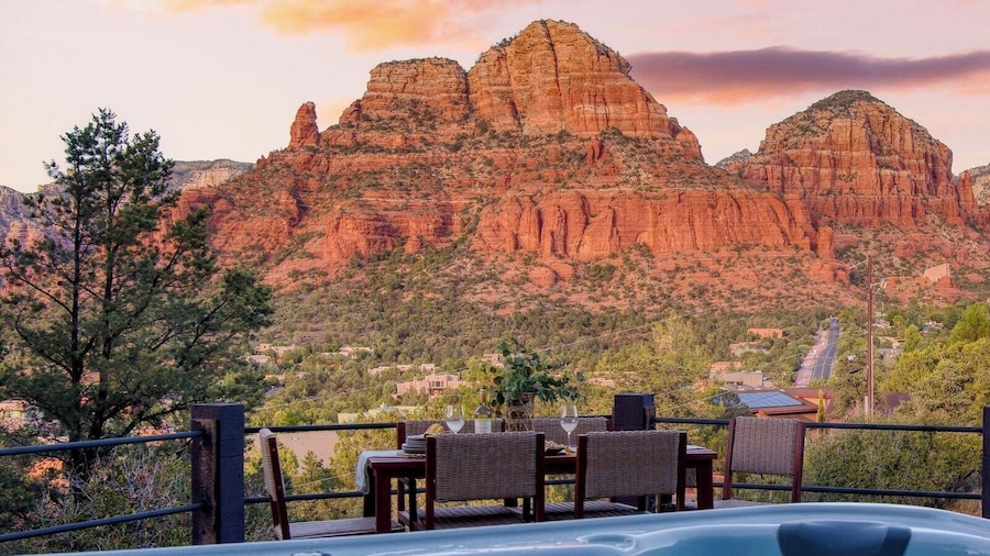 Mid-century Gem w/ Views, Hot Tub & Sunroom Lounge Red Rock Haven by Avantstay