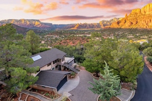 House (3 Bedrooms) | Interior - Mid-century Gem w/ Views, Hot Tub & Sunroom Lounge Red Rock Haven by Avantstay (Sedona)