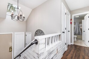 Interior - Updated 2-bed golf villa with views, fireplace & Galena Territory access (Galena)