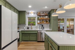 電子レンジ、オーブン、コンロ、食器洗い機