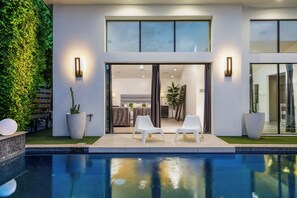 Outdoor pool, a heated pool - Unbeatable Scottsdale Location, Relaxing Heated Pool and Spa, A Modern Oasis! (Scottsdale)