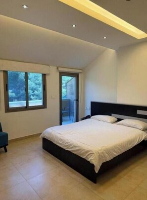 3 bedrooms, iron/ironing board, Internet, bed sheets - Le Caravelle Beirut - Studio with Mountain View 2 (Aylout)