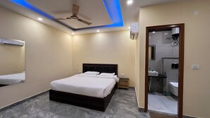 Deluxe Double or Twin Room, Balcony, Mountain View | Free WiFi