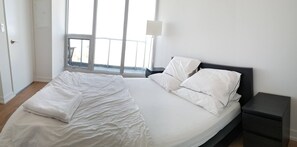 1 slaapkamer, een strijkplank/strijkijzer, wifi, beddengoed