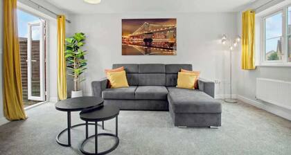 Spacious 3-Bed House with Parking and Garden