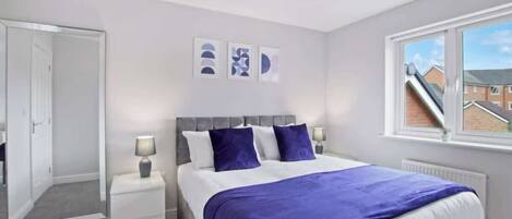 3 bedrooms, desk, iron/ironing board, free WiFi