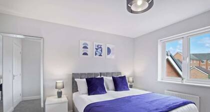 Spacious 3-Bed House with Parking and Garden