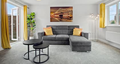 Spacious 3-Bed House with Parking and Garden