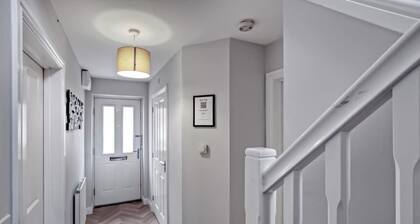 Spacious 3-Bed House with Parking and Garden