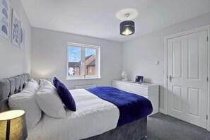 3 bedrooms, desk, iron/ironing board, free WiFi