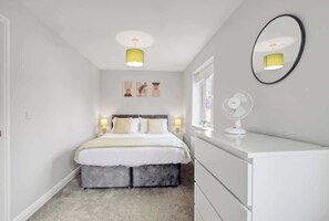 3 Schlafzimmer, Schreibtisch, Bügeleisen/Bügelbrett, kostenloses WLAN