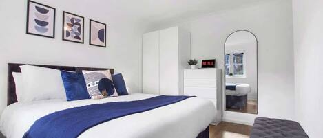 2 Schlafzimmer, Schreibtisch, BĂŒgeleisen/BĂŒgelbrett, kostenloses WLAN